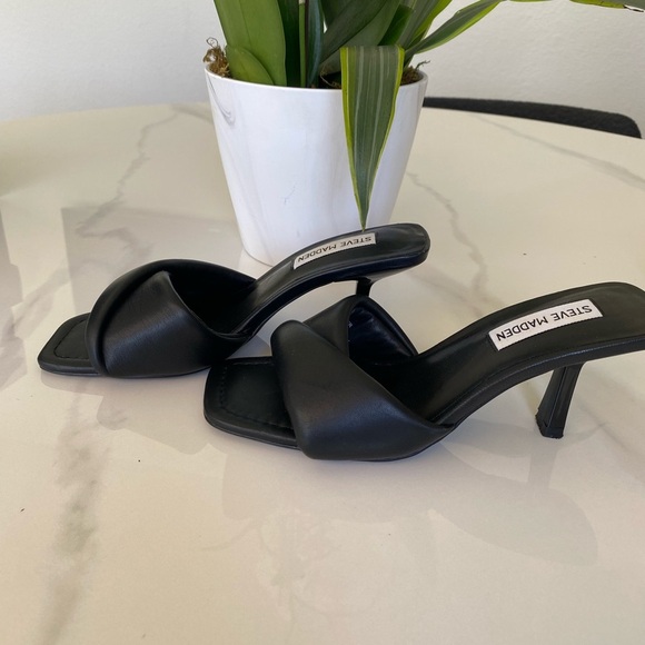 Steve Madden Black Mules Sleek Crossover Design - Picture 4 of 6
